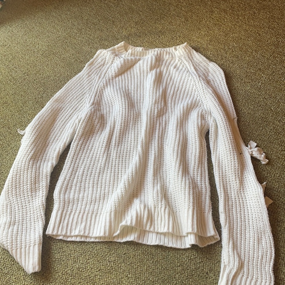 White sweater, lace up sleeves